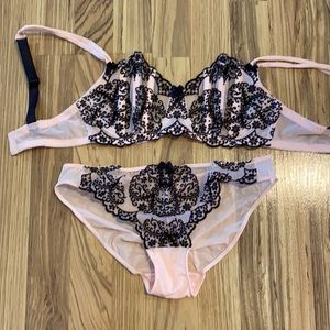 Victorias Secret bra and panty set 32D/M